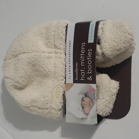 J J Cole Collection Bundle Me Baby Ivory Hat Mittens Booties - Picture 4 of 5